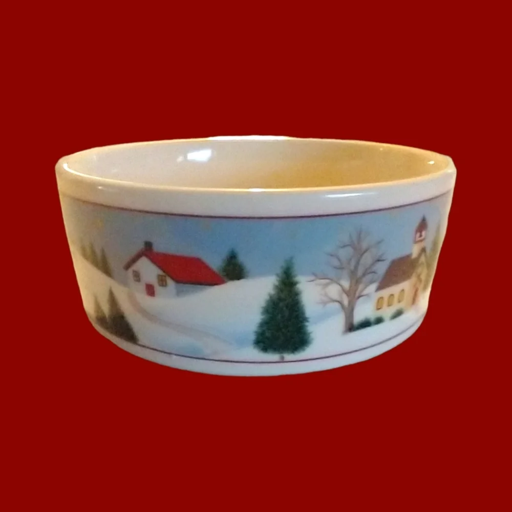 Mikasa HOLIDAY VILLAGE Candy Dish/ Trinket Box Made In JapanThis delightful can